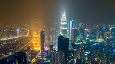 夜间城市天际线